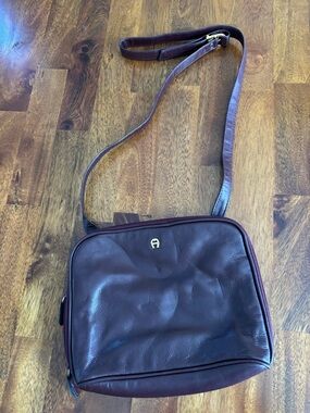 VINTAGE Etienne Aigner Burgundy Leather Messenger Crossbody
